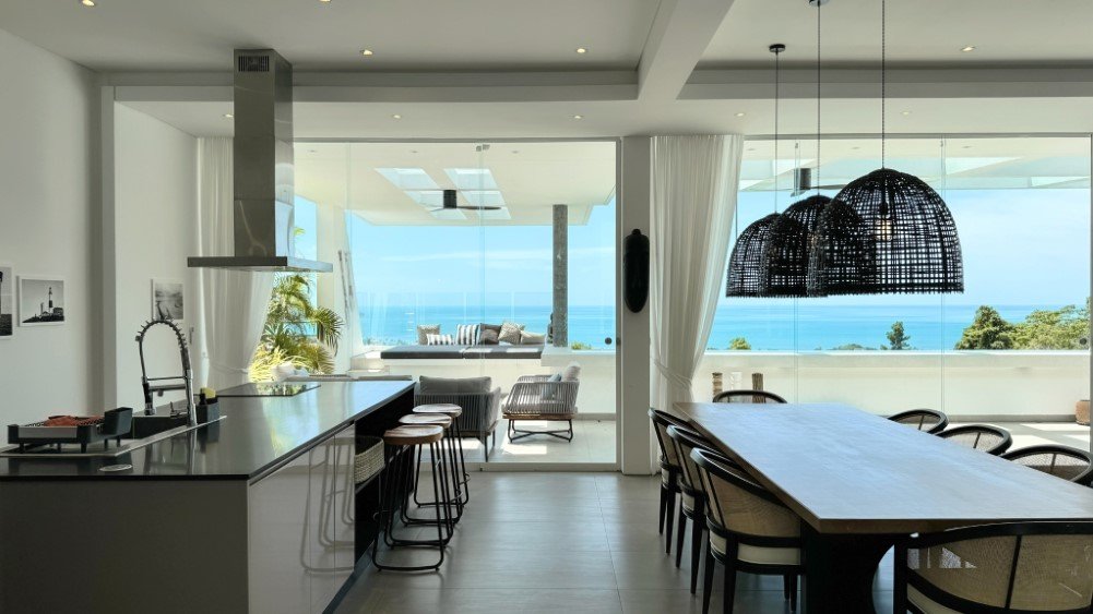 Golden Lotus - The Tranquil Villa - Kitchen and dining area